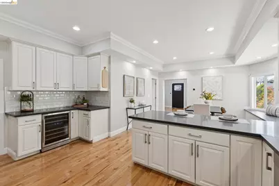 812 37th St, Oakland, CA 94608 - Photo 14