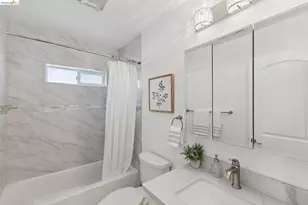 812 37th St, Oakland, CA 94608 - Photo 28