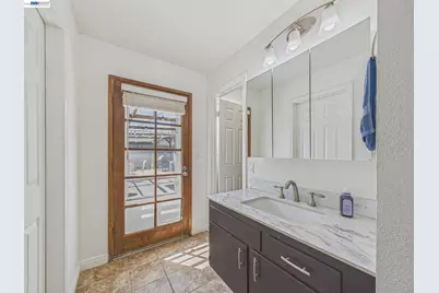 6328 Merton Way, Sacramento, CA 95842 - Photo 32