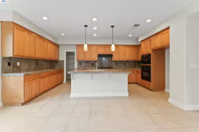 204 Daylily Ln, Patterson, CA 95363 - Photo 16