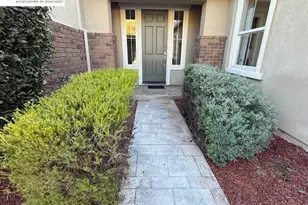 204 Daylily Ln, Patterson, CA 95363 - Photo 4