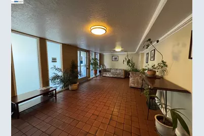 385 Jayne Avenue #205, Oakland, CA 94610 - Photo 30