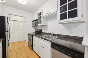 385 Jayne Ave, Oakland, CA 94610 - Photo 12