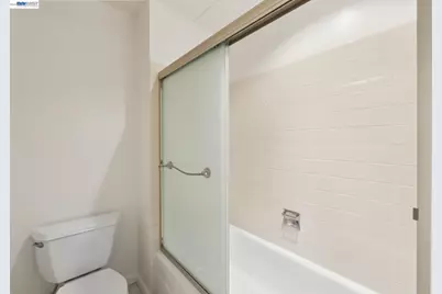 385 Jayne Avenue #205, Oakland, CA 94610 - Photo 18