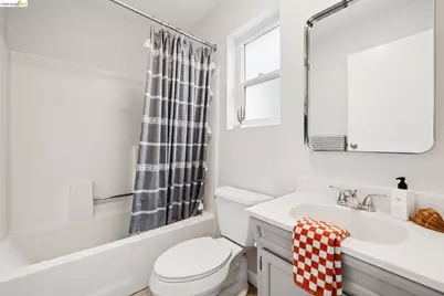 1738 10th St, Oakland, CA 94607 - Photo 24