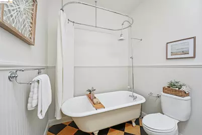 491 McAuley St, Oakland, CA 94609 - Photo 20