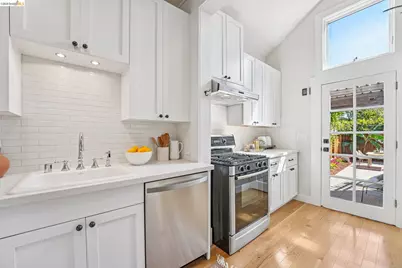 491 McAuley St, Oakland, CA 94609 - Photo 12