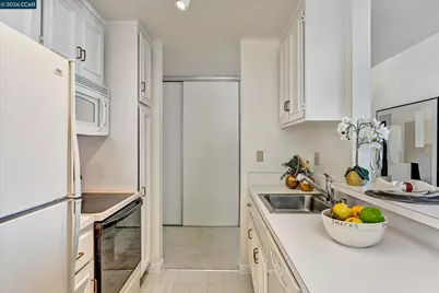 5340 Broadway Terrace #203, Oakland, CA 94618 - Photo 14