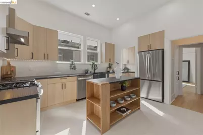 523 25th St, Oakland, CA 94612 - Photo 8