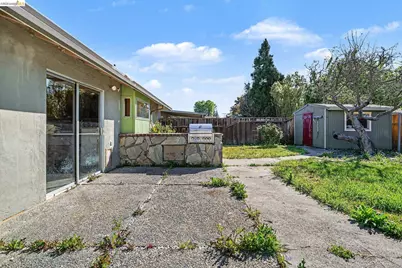 131 Hazel Dr, Pleasant Hill, CA 94523 - Photo 22