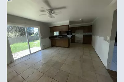 717 Whispering Bay Ln, Suisun City, CA 94585 - Photo 4