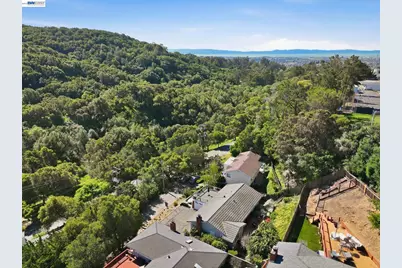 10000 Sigourney Ave, Oakland, CA 94605 - Photo 28