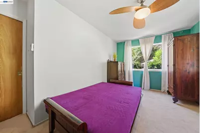 10000 Sigourney Ave, Oakland, CA 94605 - Photo 16