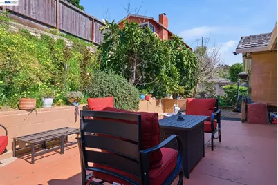 10000 Sigourney Ave, Oakland, CA 94605 - Photo 24