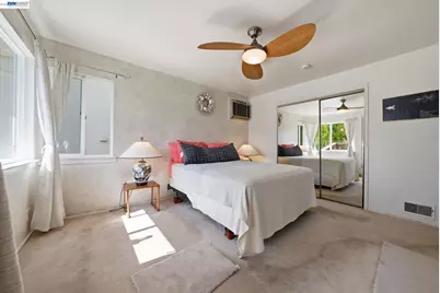 10000 Sigourney Ave, Oakland, CA 94605 - Photo 12