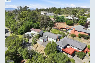 10000 Sigourney Ave, Oakland, CA 94605 - Photo 30