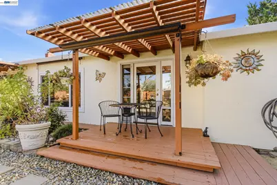 2151 Deerwood Dr, Martinez, CA 94553 - Photo 28
