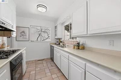 24889 Bland St, Hayward, CA 94541 - Photo 8