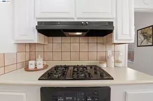 24889 Bland St, Hayward, CA 94541 - Photo 10