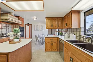 38149 Glenmoor Dr, Fremont, CA 94536 - Photo 18