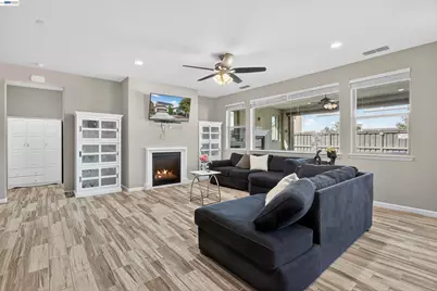 1787 Branson Court, Lathrop, CA 95330 - Photo 10