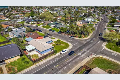 6860 Cunningham Way, Sacramento, CA 95828 - Photo 14