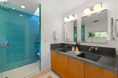 6476 Valley View Rd., Oakland, CA 94611 - Photo 18