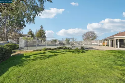 2 Lakeview Ct, Novato, CA 94947 - Photo 32