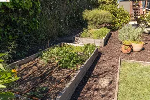 477 49th St, Oakland, CA 94609 - Photo 32