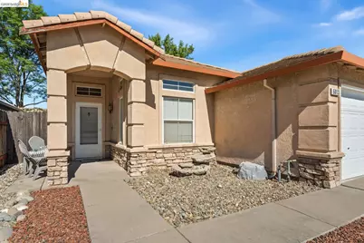 6013 Bach Ct, Citrus Heights, CA 95621 - Photo 2