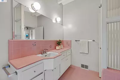 4985 Hedge Ln, Oakland, CA 94602 - Photo 16