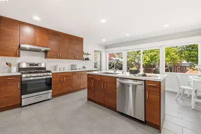 4484 Tulip Ave, Oakland, CA 94619 - Photo 22