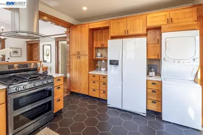 2420 9th Ave, Oakland, CA 94606 - Photo 14