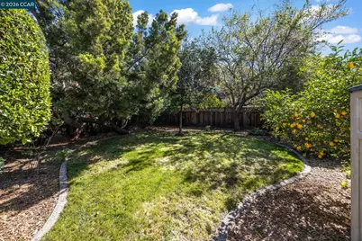 5910 Chabot Rd, Oakland, CA 94618 - Photo 40