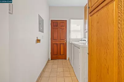 5910 Chabot Rd, Oakland, CA 94618 - Photo 10