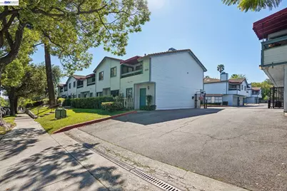 1255 Los Robles Ave #9, Pasadena, CA 91104 - Photo 2
