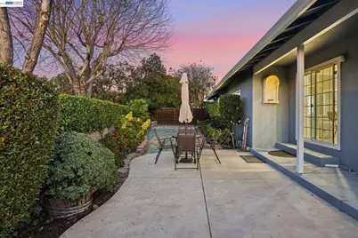 15 Sequoyah View Ct, Oakland, CA 94605 - Photo 28