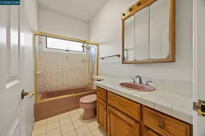 5910 Chabot Rd, Oakland, CA 94618 - Photo 16