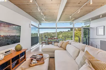 6733 Snake Rd, Oakland, CA 94611 - Photo 10