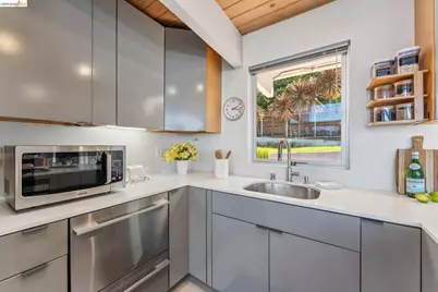 6733 Snake Rd, Oakland, CA 94611 - Photo 14