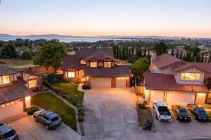 124 Peridot Ct, Hercules, CA 94547 - Photo 2