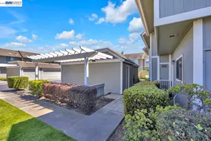 828 Columba Ln, Foster City, CA 94404 - Photo 4