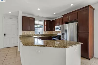 576 Herb White Way, Pittsburg, CA 94565 - Photo 6