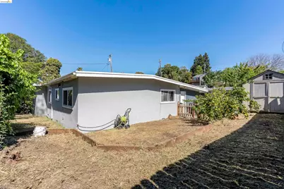 1050 Sierra Ave, Martinez, CA 94553 - Photo 32