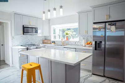 348 Valle Vista Ave, Vallejo, CA 94590 - Photo 2