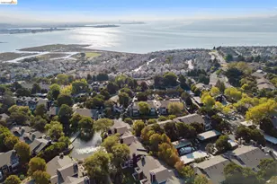 24 Bayside Ct, Richmond, CA 94804 - Photo 2
