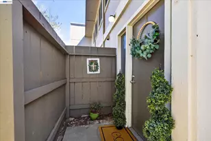 530 La Conner Dr, Sunnyvale, CA 94087 - Photo 16