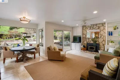 18540 Mesa Verde Way, Castro Valley, CA 94552 - Photo 6