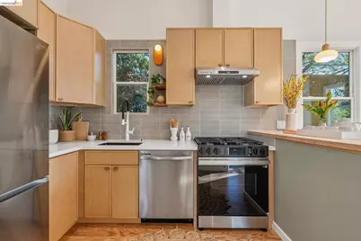 1339 Kains Ave, Berkeley, CA 94702 - Photo 20