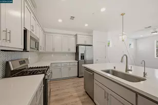 5 Brookdale Ct, Pittsburg, CA 94565 - Photo 2